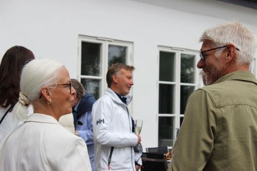 Sommarfest med en kärleksfull överraskning – bild 1