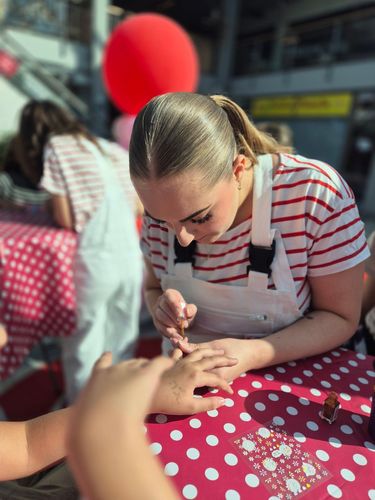 Firande i Skogås Centrum – Ombyggnads- och nyöppningsfest – bild 5