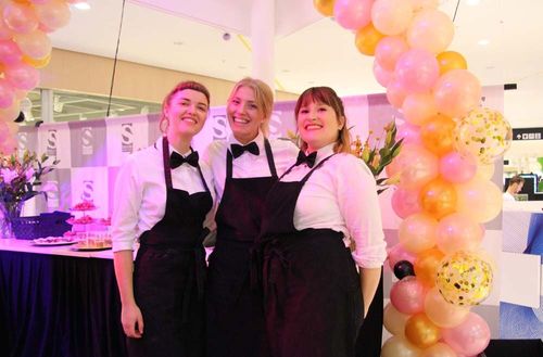 VIP kväll, Shoppingkväll, Tjejkväll. Kärt barn har många namn – bild 1