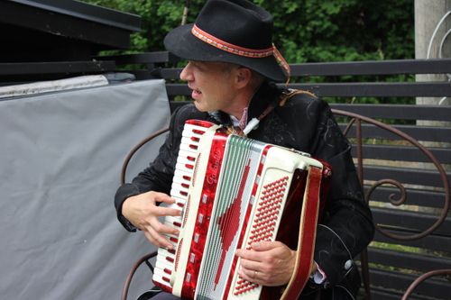 Sommarfest med en kärleksfull överraskning – bild 3