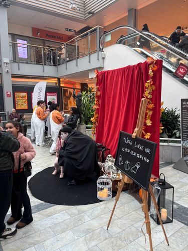 Halloween i Skogås Centrum – bild 2